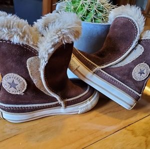 Toddler converse boots. Still in great shape